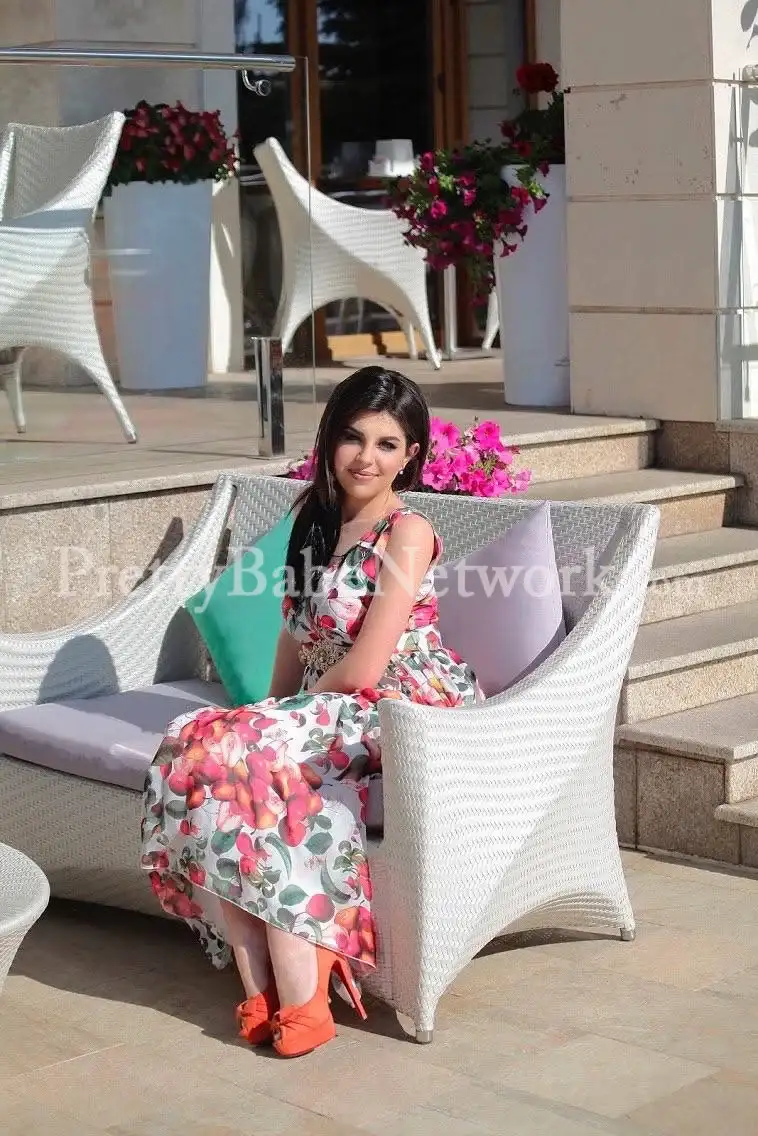 Madhvi Shah - NRI VIP Escort in Noida Sector 22 For Luxury Companionship